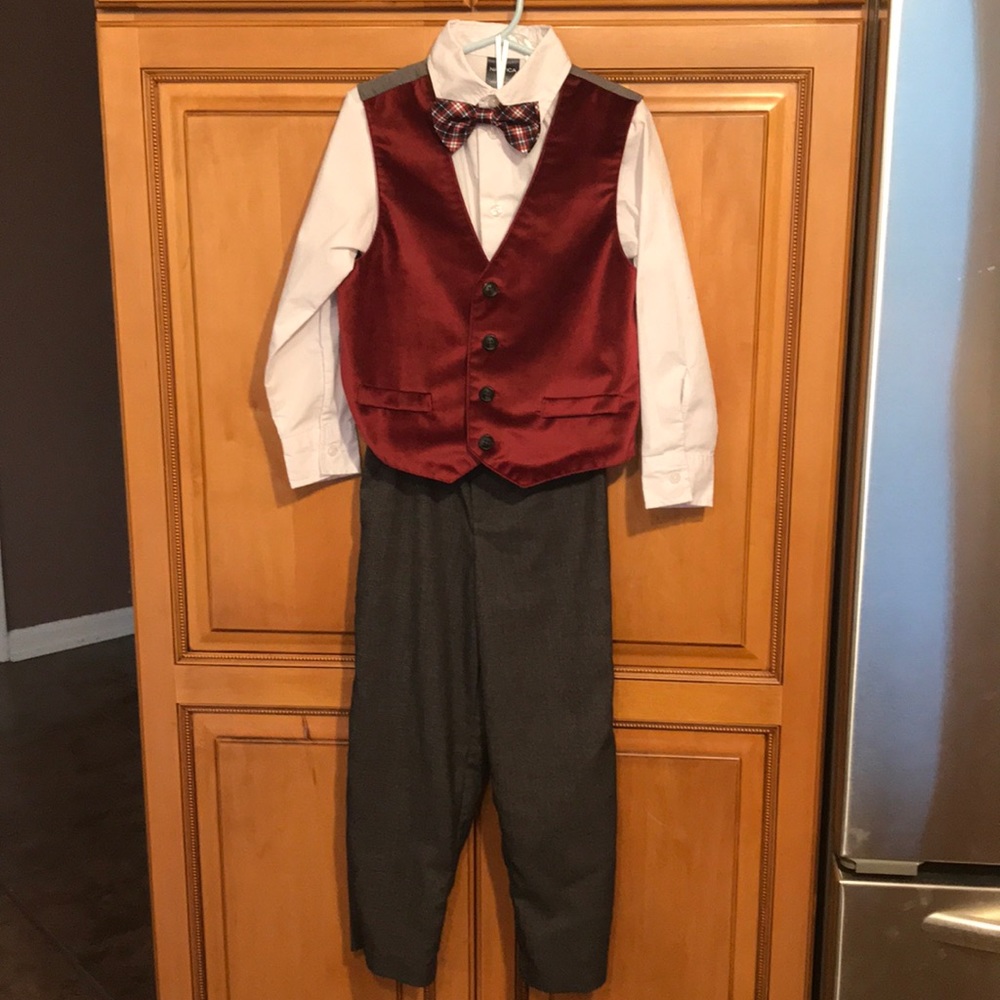 Size 5, Boys 4 piece suit